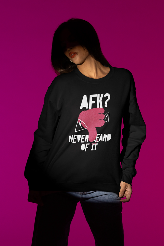 AFK? Never Heard of It | Humorvoller Pullover im Gaming-Stil – schwarz Pullover als Weibliches Model-Mockup, hochwertiges Nerd- & Gaming-Design Produktfoto.