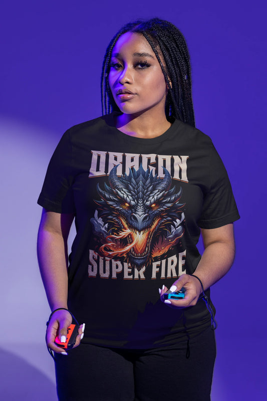 Dragon – Super Fire | Episches Drachen T-Shirt für Fantasy-, Gaming- & Mythic-Fans – schwarz T-Shirt als weiblich-Mockup, modernes Gaming-Design und hochwertiges Produktfoto.