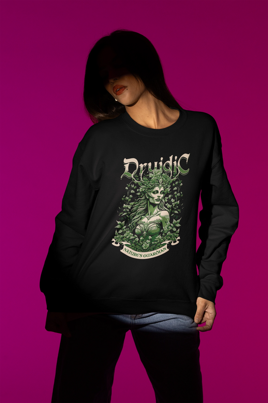 Druidic | Mystischer Naturgeist-Pullover – schwarz Pullover als Weibliches Model-Mockup, hochwertiges Nerd- & Gaming-Design Produktfoto.