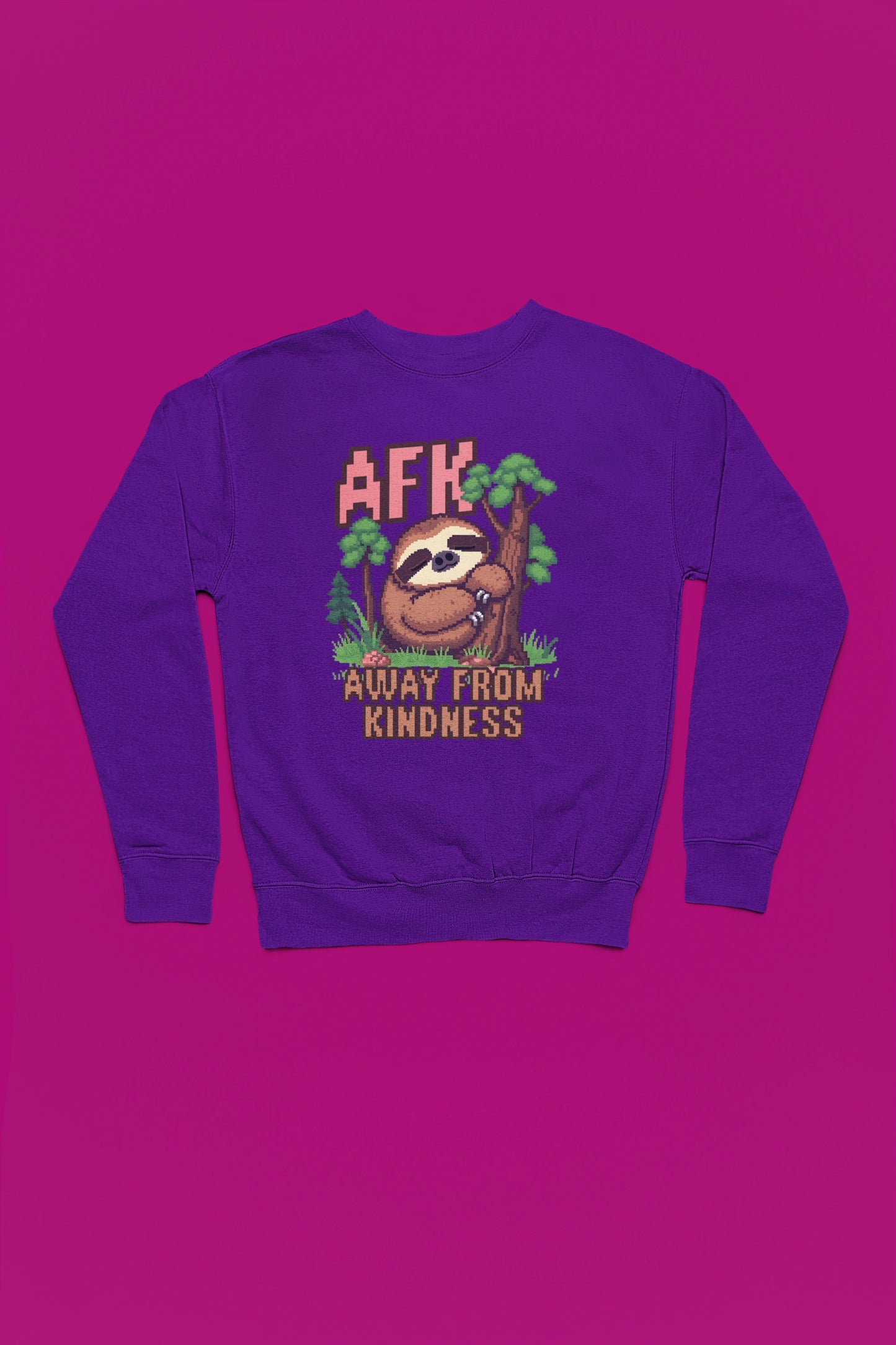 AFK – Away From Kindness | Pixel Sloth Pullover – lila Pullover als Flatlay-Mockup, hochwertiges Nerd- & Gaming-Design Produktfoto.
