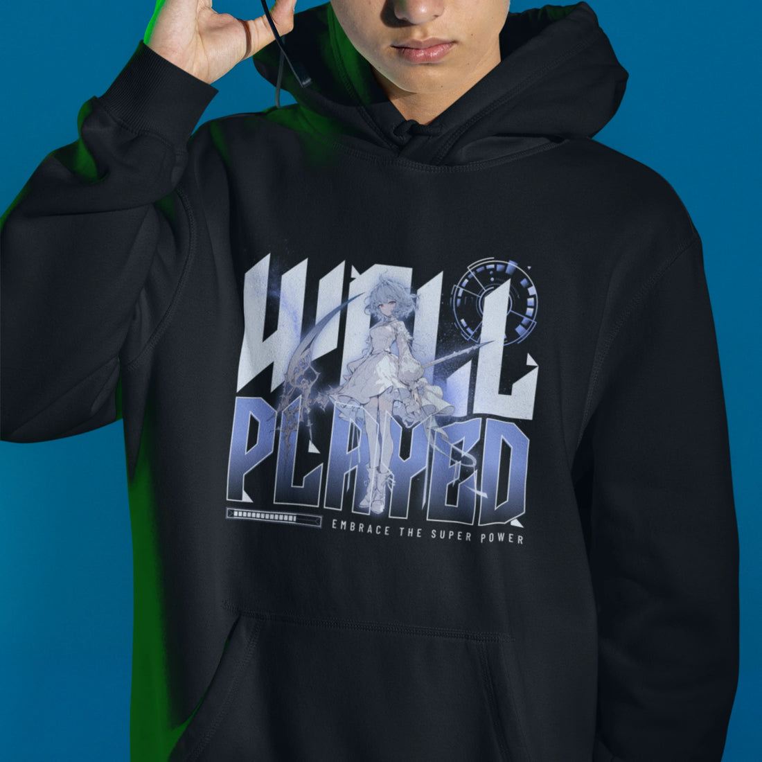 Anime Hoodie - Well Played in schwarz – Unisex Gaming Hoodie im Nerd & Streetwear Style, getragen von männlichen Model