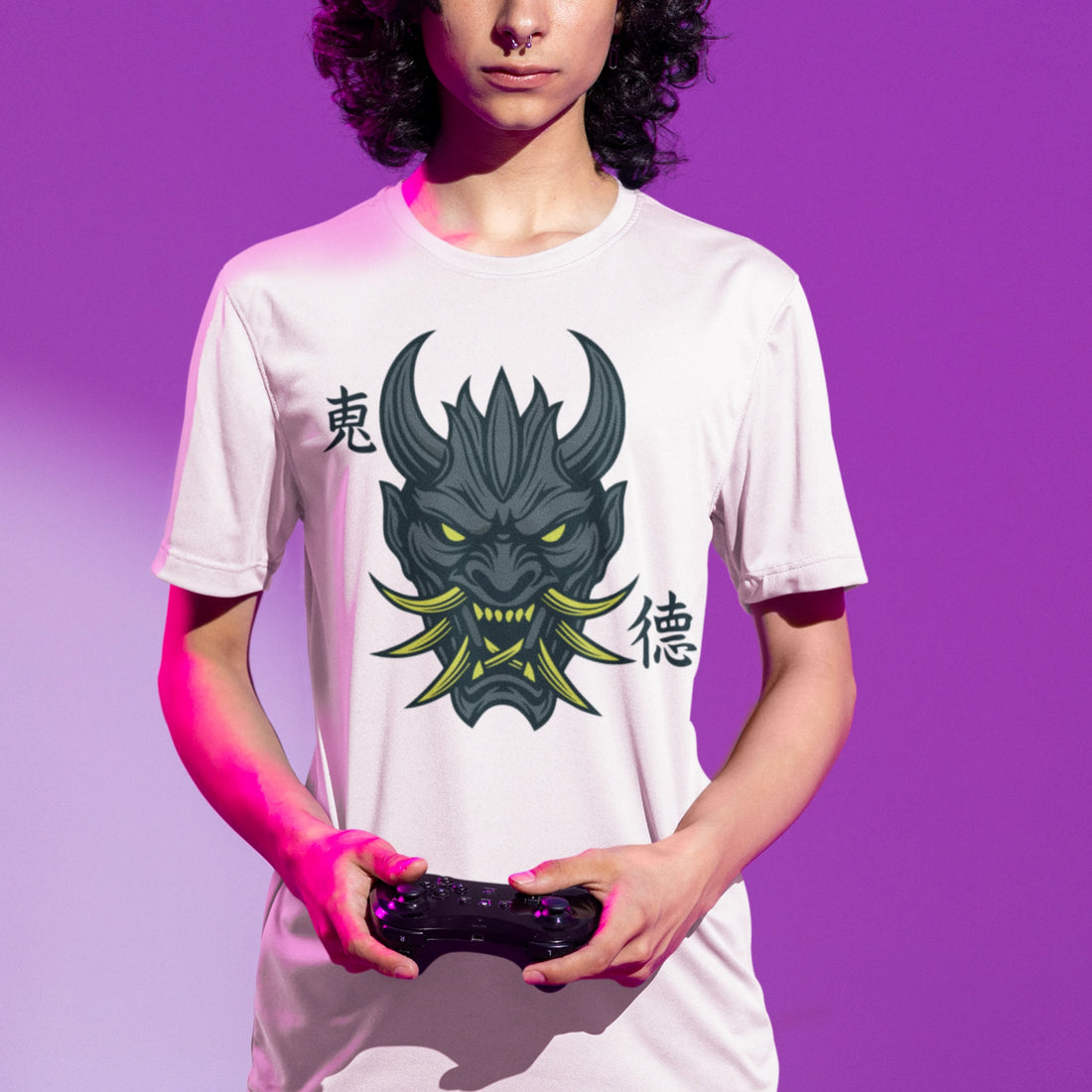 Anime Shirt - Neon Oni Mask Shirt Farbe weiss getragen von maennliches model 