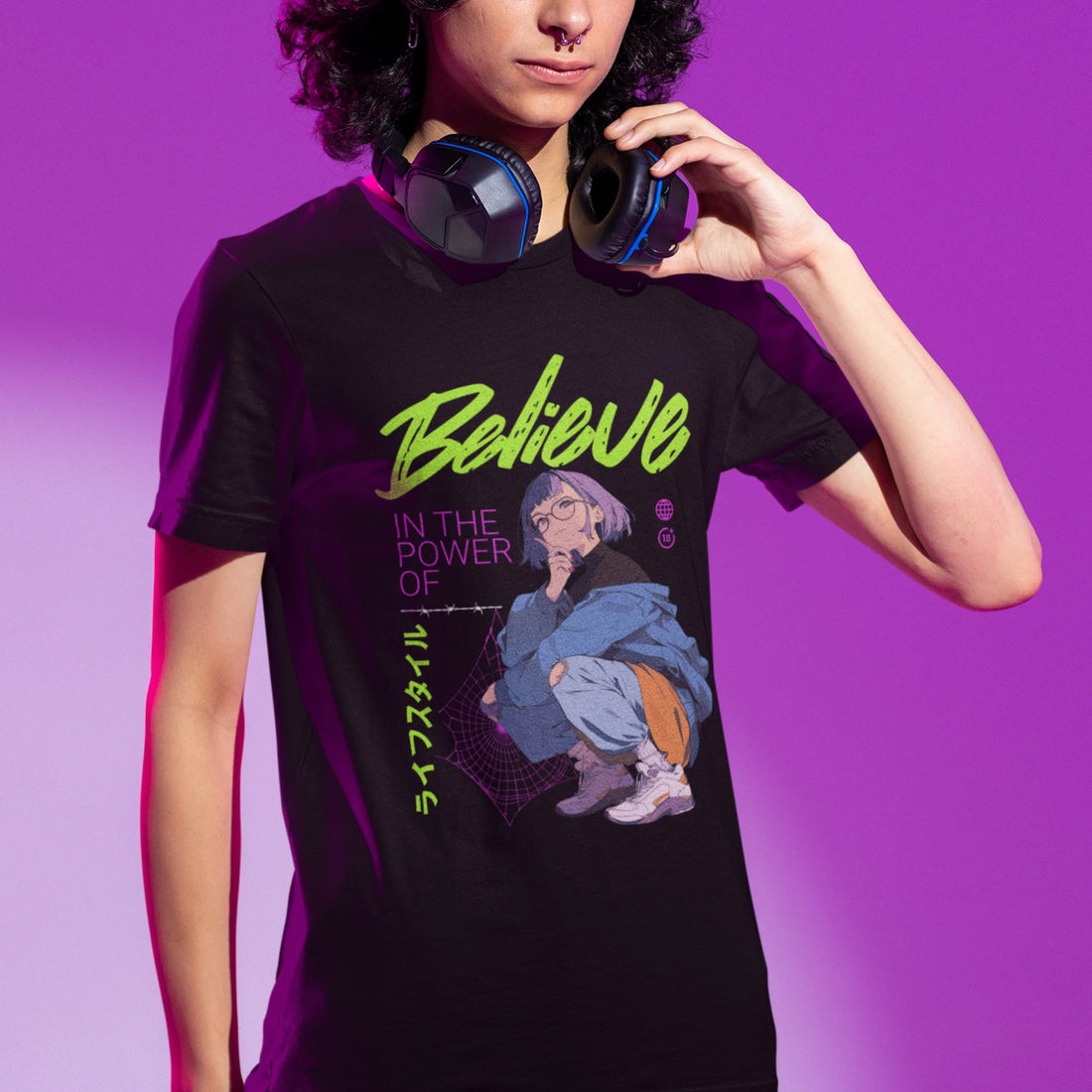 Anime T-Shirt - Believe Shirt Farbe schwarz getragen von maennliches model 