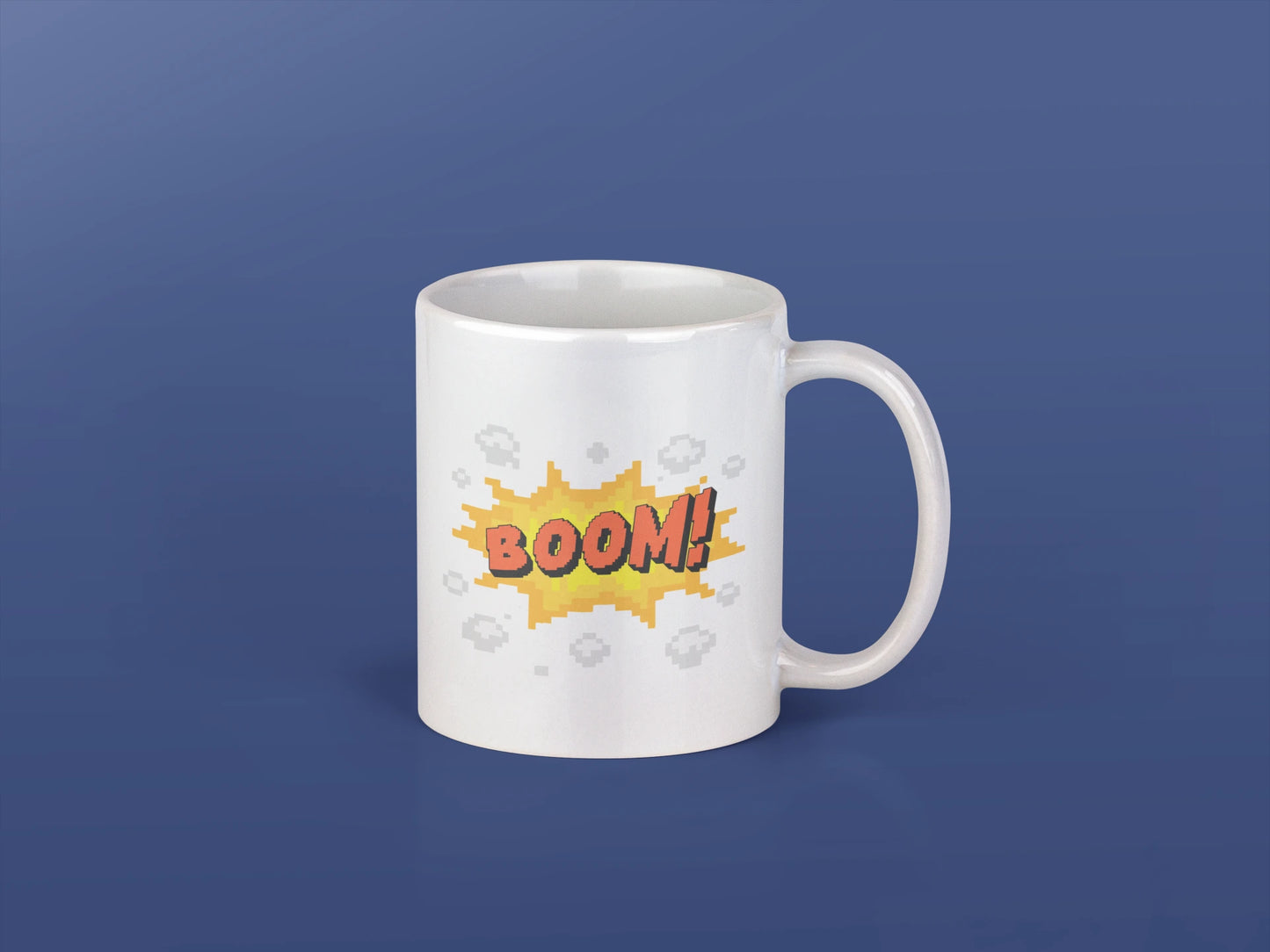 BOOM! – Keramiktasse (325 ml) – 325 ml Keramiktasse als Flatlay Mockup, hochwertiges Gaming- & Nerd-Design Produktfoto.