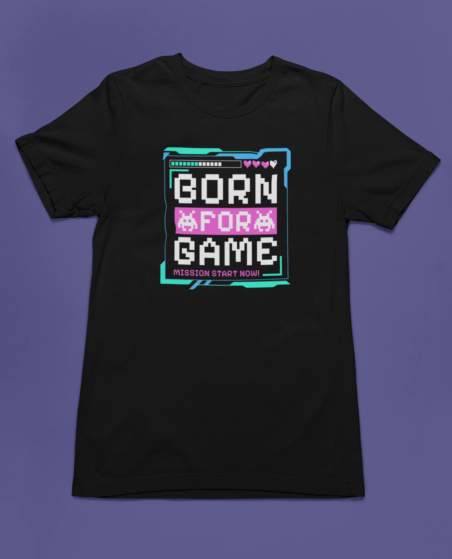Born for Game – Retro 8-Bit T-Shirt für Gamer – schwarz T-Shirt als flatlay-Mockup, modernes Gaming-Design und hochwertiges Produktfoto.