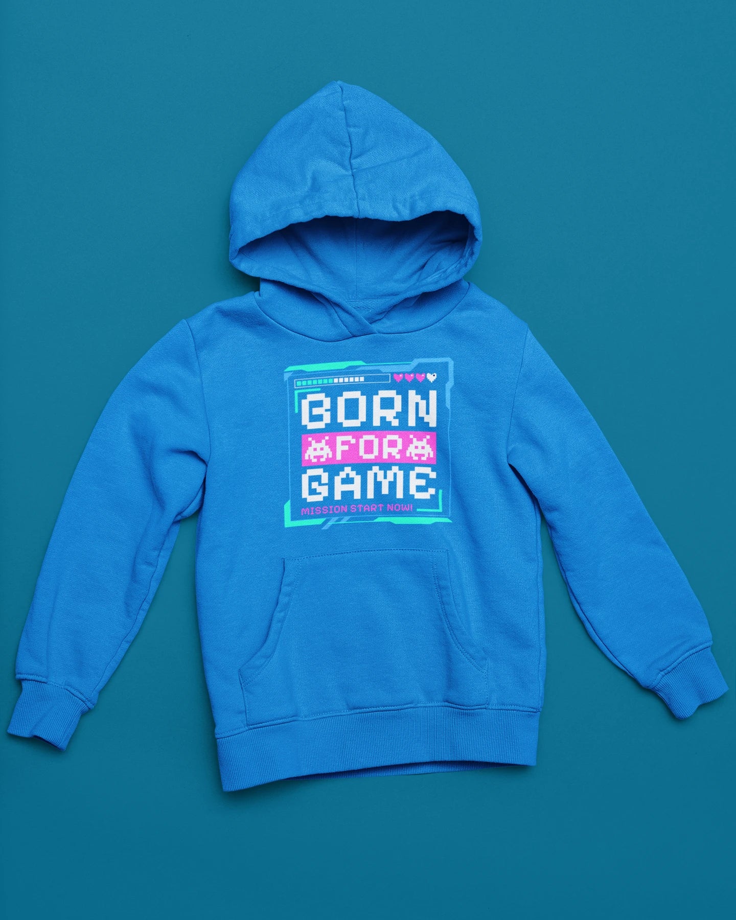 Born For Game – Retro Pixel Arcade Hoodie – blau Hoodie als flatlay-Mockup, modernes Gaming-Design und hochwertiges Produktfoto.