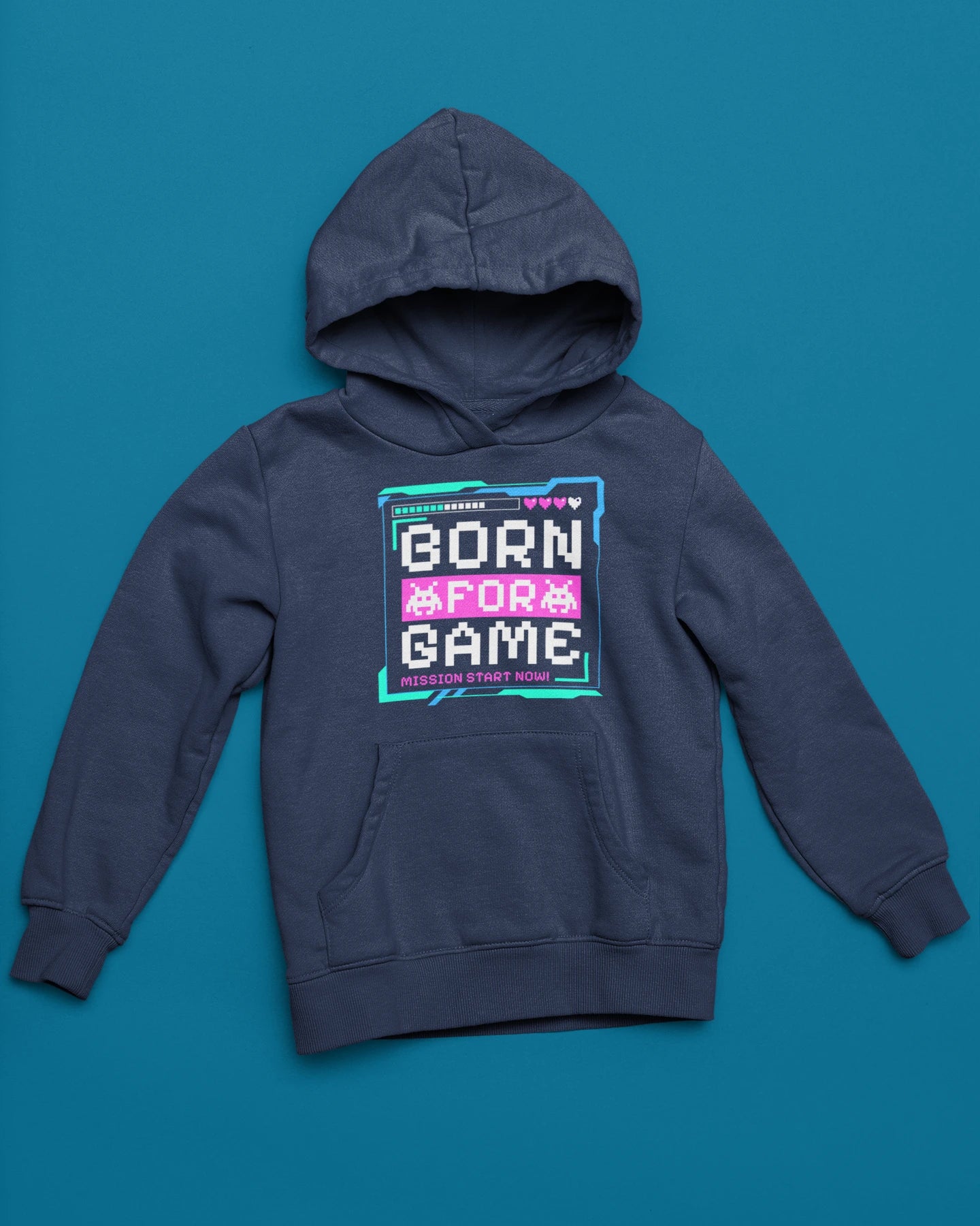 Born For Game – Retro Pixel Arcade Hoodie – marine Hoodie als flatlay-Mockup, modernes Gaming-Design und hochwertiges Produktfoto.