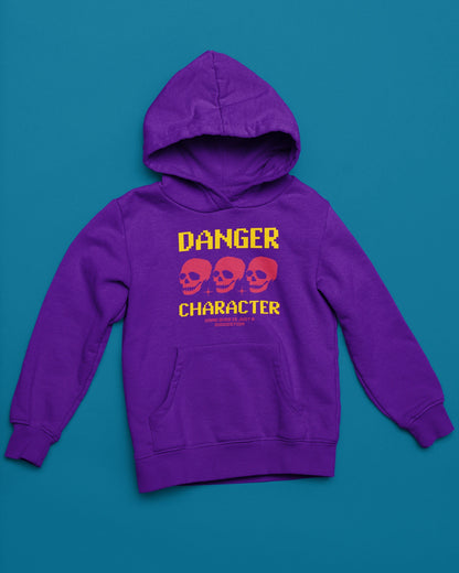 Danger Character Hoodie – Retro Pixel Skull Design – lila Hoodie als flatlay-Mockup, modernes Gaming-Design und hochwertiges Produktfoto.
