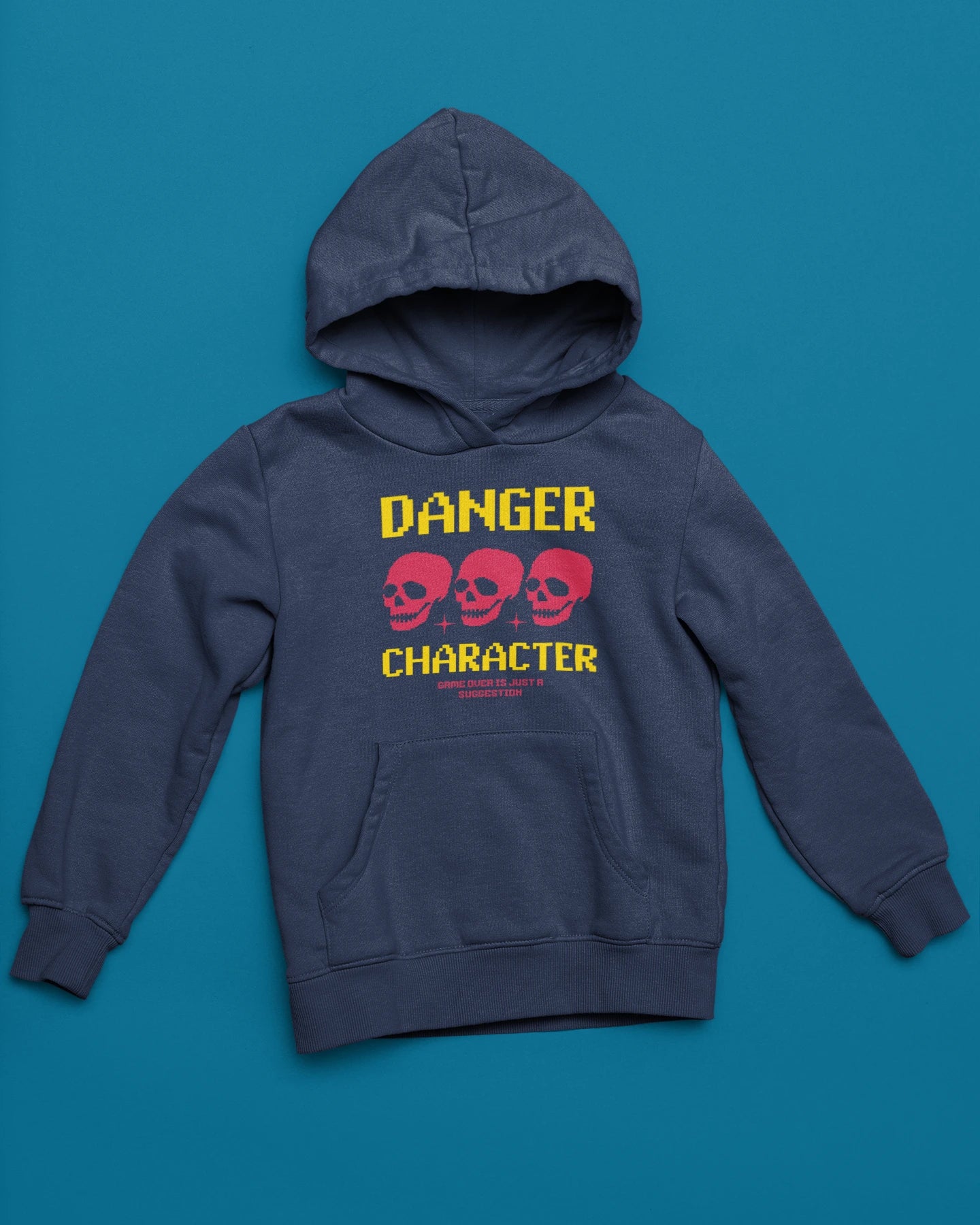 Danger Character Hoodie – Retro Pixel Skull Design – marine Hoodie als flatlay-Mockup, modernes Gaming-Design und hochwertiges Produktfoto.