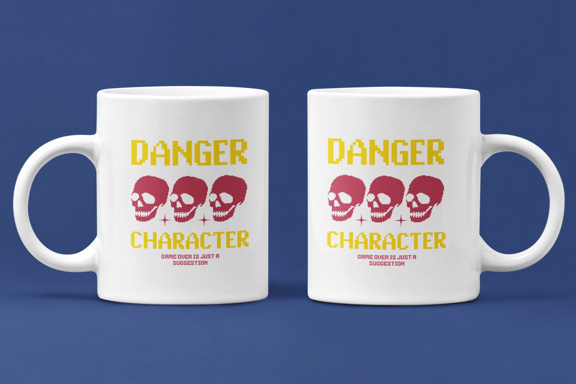 Danger Character – Keramiktasse (325 ml) – 325 ml Keramiktasse als Doppel-Mockup, hochwertiges Gaming- & Nerd-Design Produktfoto.