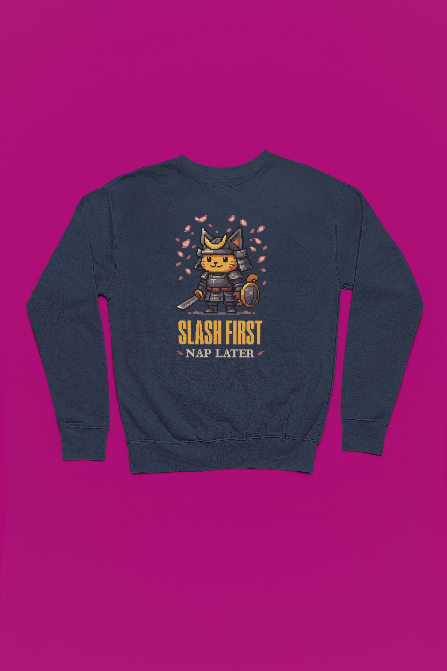 Destroy First, Nap Later – Samurai Cat Pixel Pullover – marine Pullover als Flatlay-Mockup, hochwertiges Nerd- & Gaming-Design Produktfoto.