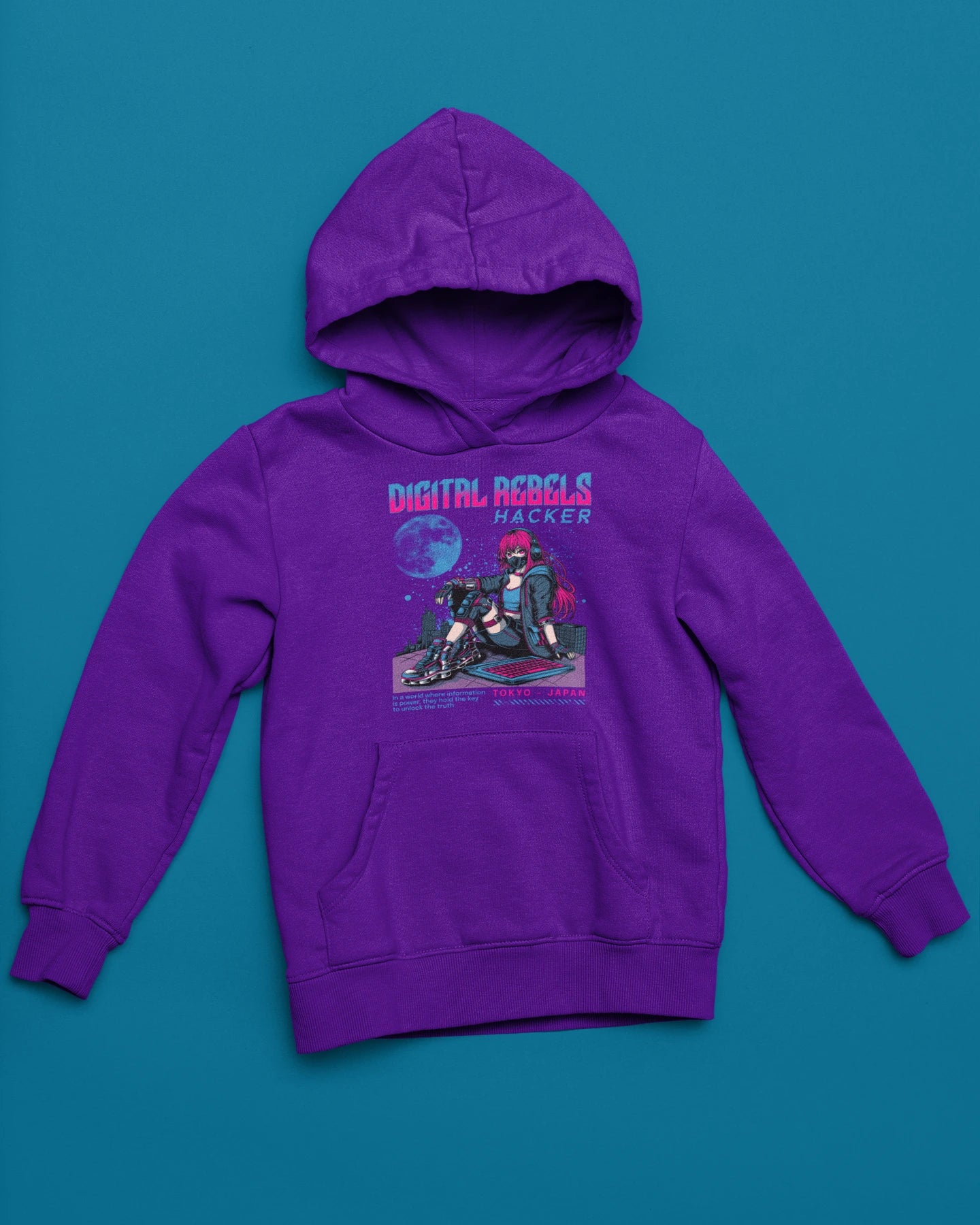 Digital Rebels Hoodie – Hacker Girl Cyberpunk Tokyo Design – lila Hoodie als flatlay-Mockup, modernes Gaming-Design und hochwertiges Produktfoto.