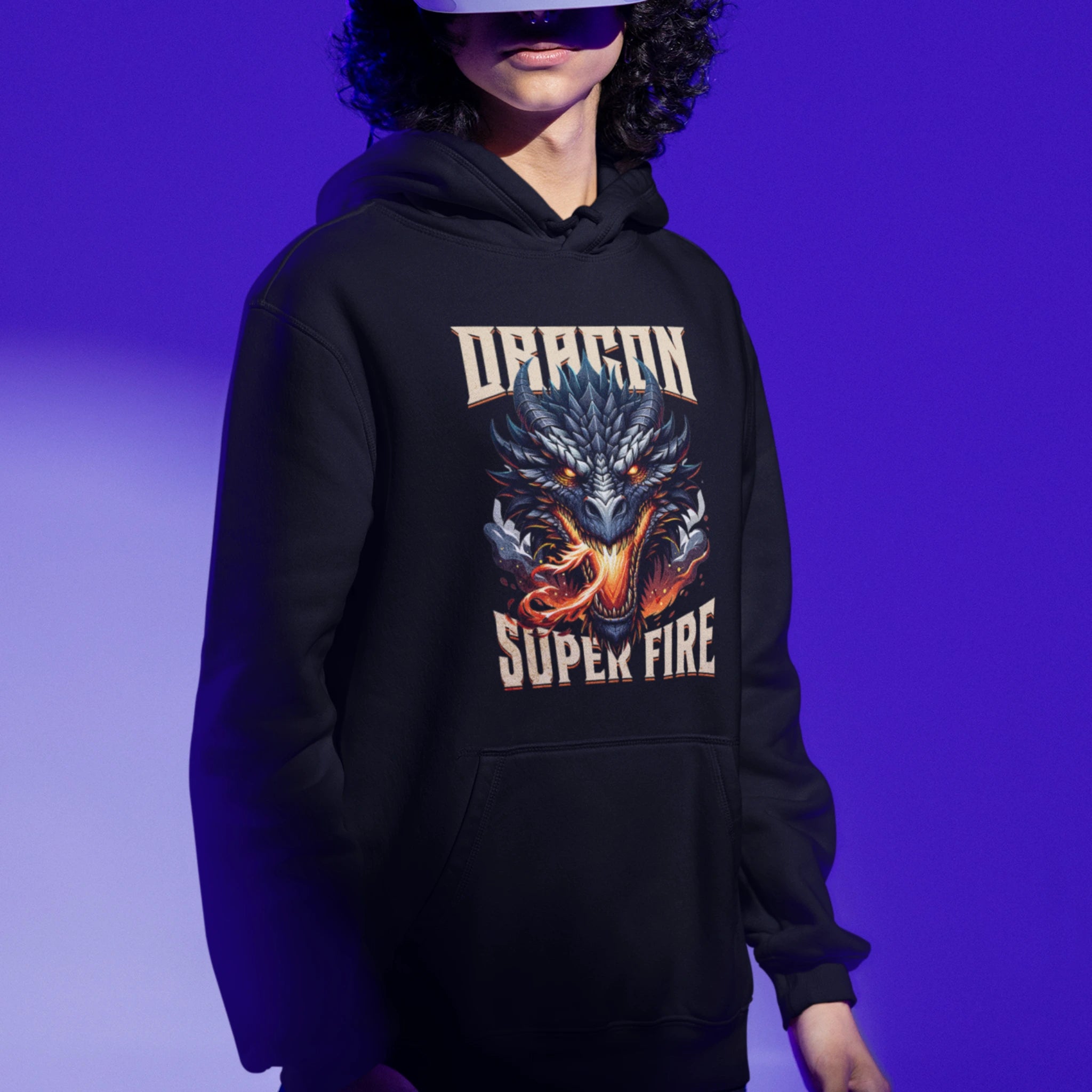Drachen Hoodie - Dragon Super Fire in schwarz – Unisex Gaming Hoodie im Nerd & Streetwear Style, getragen von männlichen Model