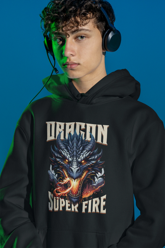 Dragon Super Fire | Epischer Feuerdrachen Hoodie – schwarz Hoodie als maennlich-Mockup, modernes Gaming-Design und hochwertiges Produktfoto.