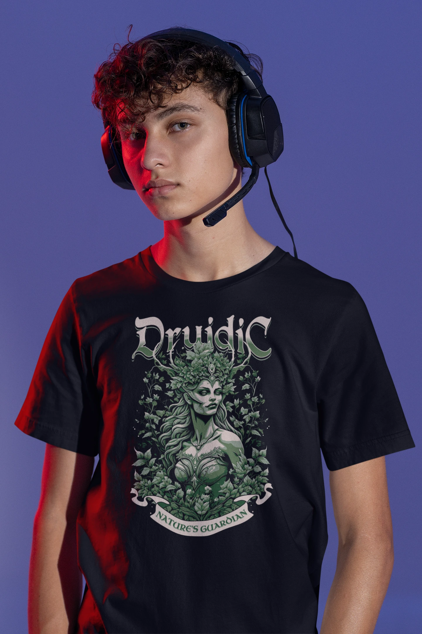Druidic – Nature’s Guardian | Fantasy T-Shirt für Natur- & RPG-Fans – schwarz T-Shirt als maennlich-Mockup, modernes Gaming-Design und hochwertiges Produktfoto.