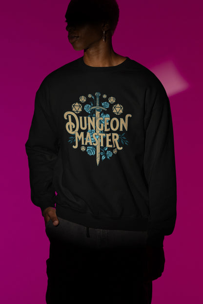 Dungeon Master | Fantasie-Pullover fuer RPG-Abenteurer – schwarz Pullover als Maennliches Model-Mockup, hochwertiges Nerd- & Gaming-Design Produktfoto.