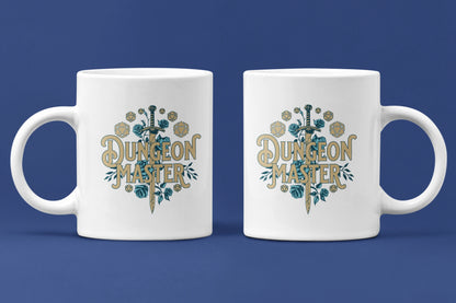 Dungeon Master – Keramiktasse (325 ml) – 325 ml Keramiktasse als Doppel-Mockup, hochwertiges Gaming- & Nerd-Design Produktfoto.