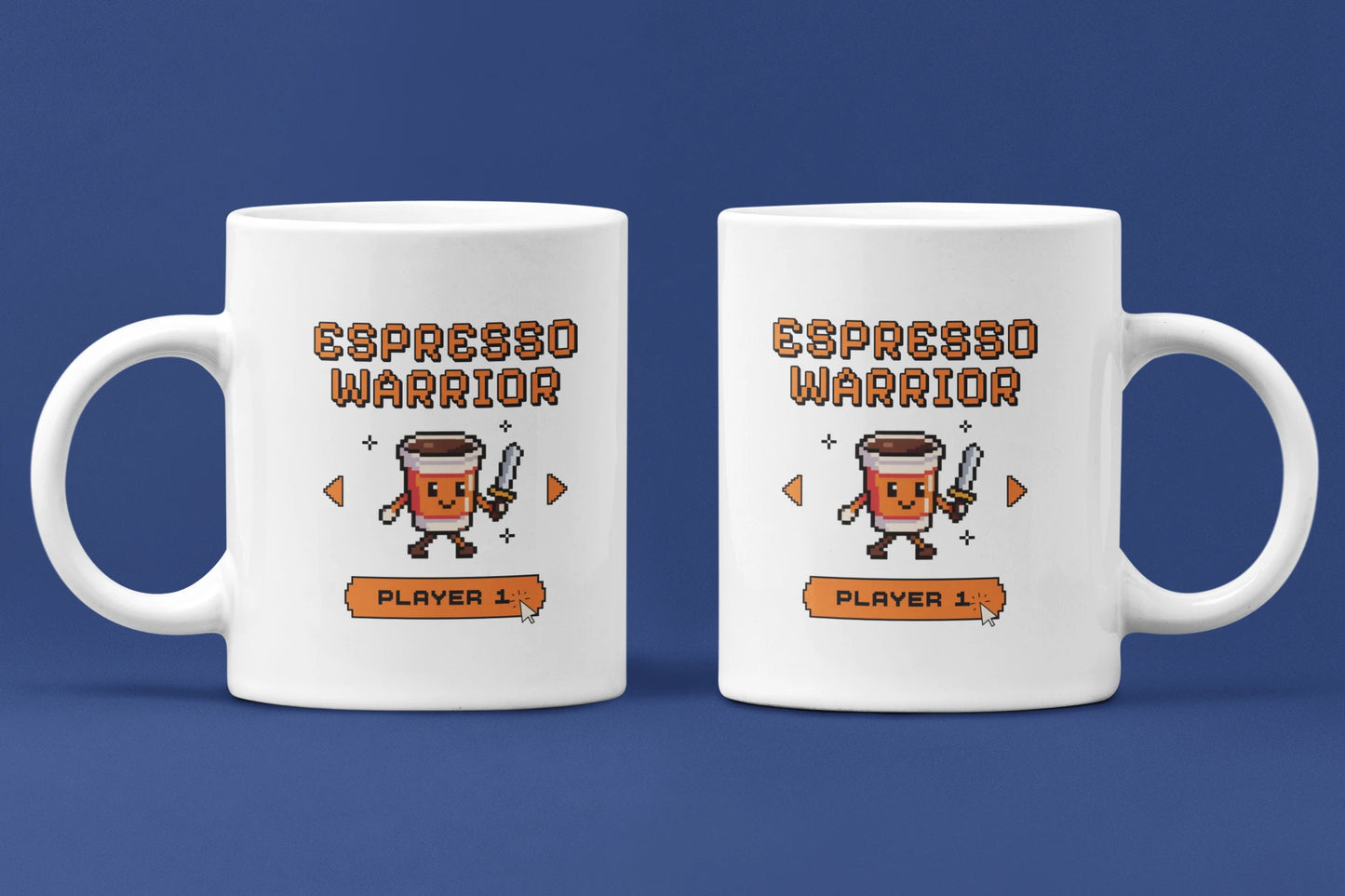 ESPRESSO WARRIOR – Keramiktasse (325 ml) – 325 ml Keramiktasse als Doppel-Mockup, hochwertiges Gaming- & Nerd-Design Produktfoto.