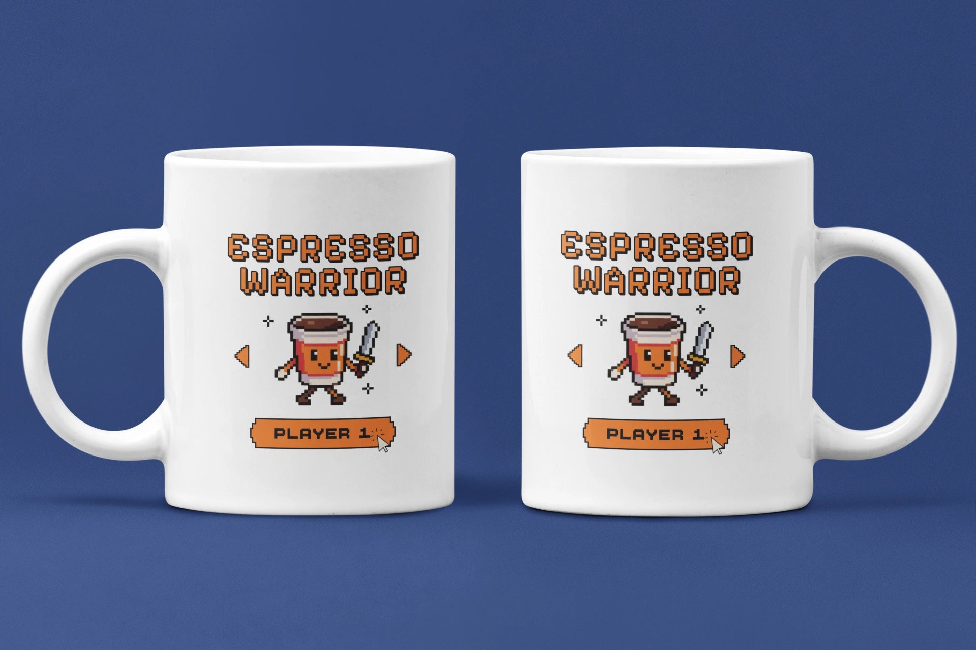 ESPRESSO WARRIOR – Keramiktasse (325 ml) – 325 ml Keramiktasse als Doppel-Mockup, hochwertiges Gaming- & Nerd-Design Produktfoto.