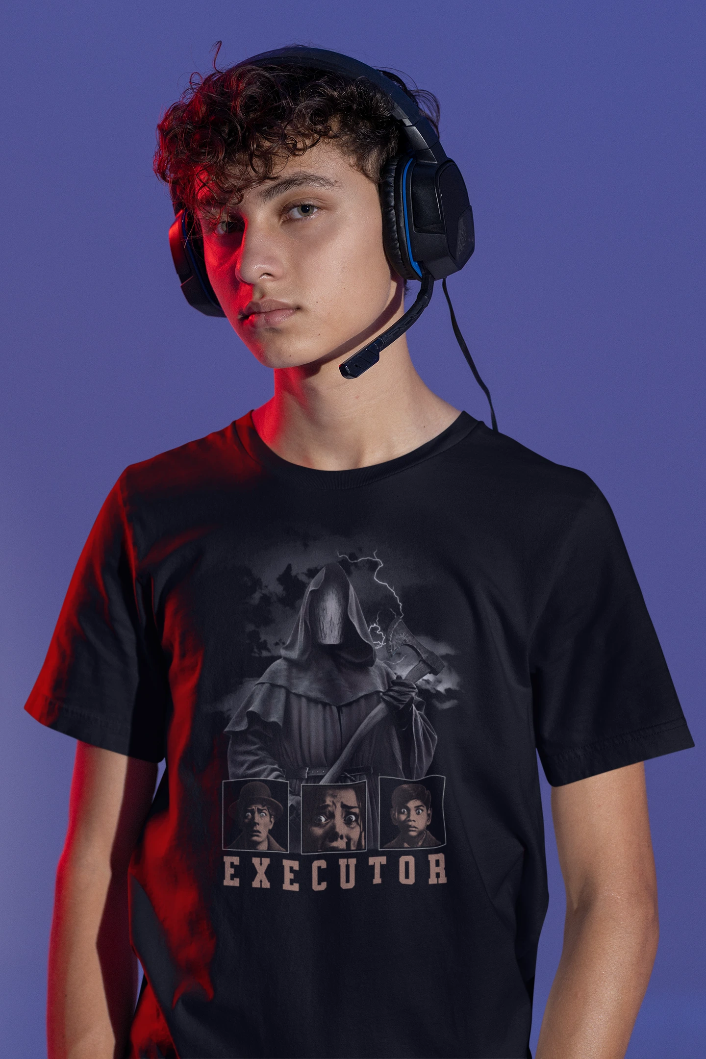 Executor | Dark Fantasy T-Shirt mit Reaper-Motiv – schwarz T-Shirt als maennlich-Mockup, modernes Gaming-Design und hochwertiges Produktfoto.