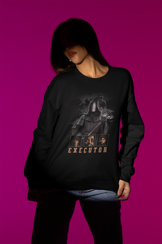 EXECUTOR – Dark Reaper Horror Artwork | Pullover – schwarz Pullover als Weibliches Model-Mockup, hochwertiges Nerd- & Gaming-Design Produktfoto.