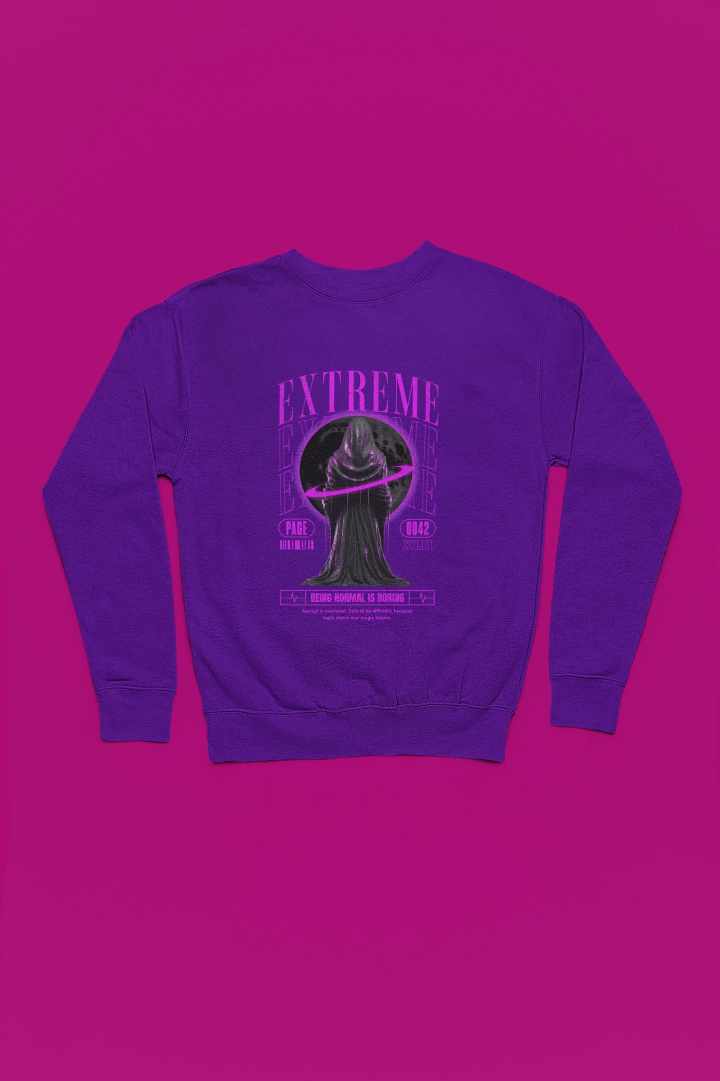 Extreme | „Being Normal Is Boring“ Pullover im Dark-Fantasy-Style – lila Pullover als Flatlay-Mockup, hochwertiges Nerd- & Gaming-Design Produktfoto.