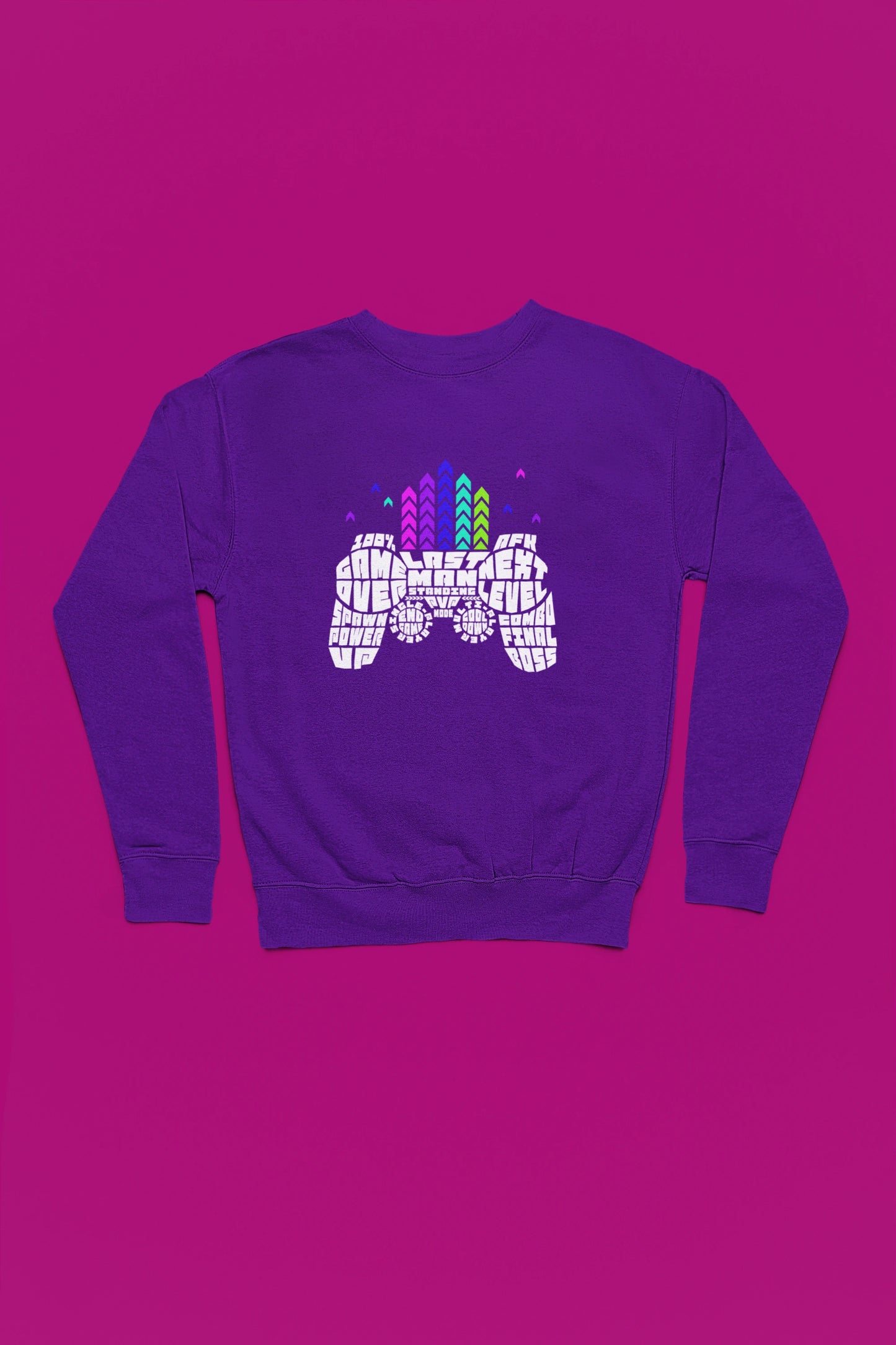 Game Controller Typography | Gamer Sprueche Pullover – lila Pullover als Flatlay-Mockup, hochwertiges Nerd- & Gaming-Design Produktfoto.