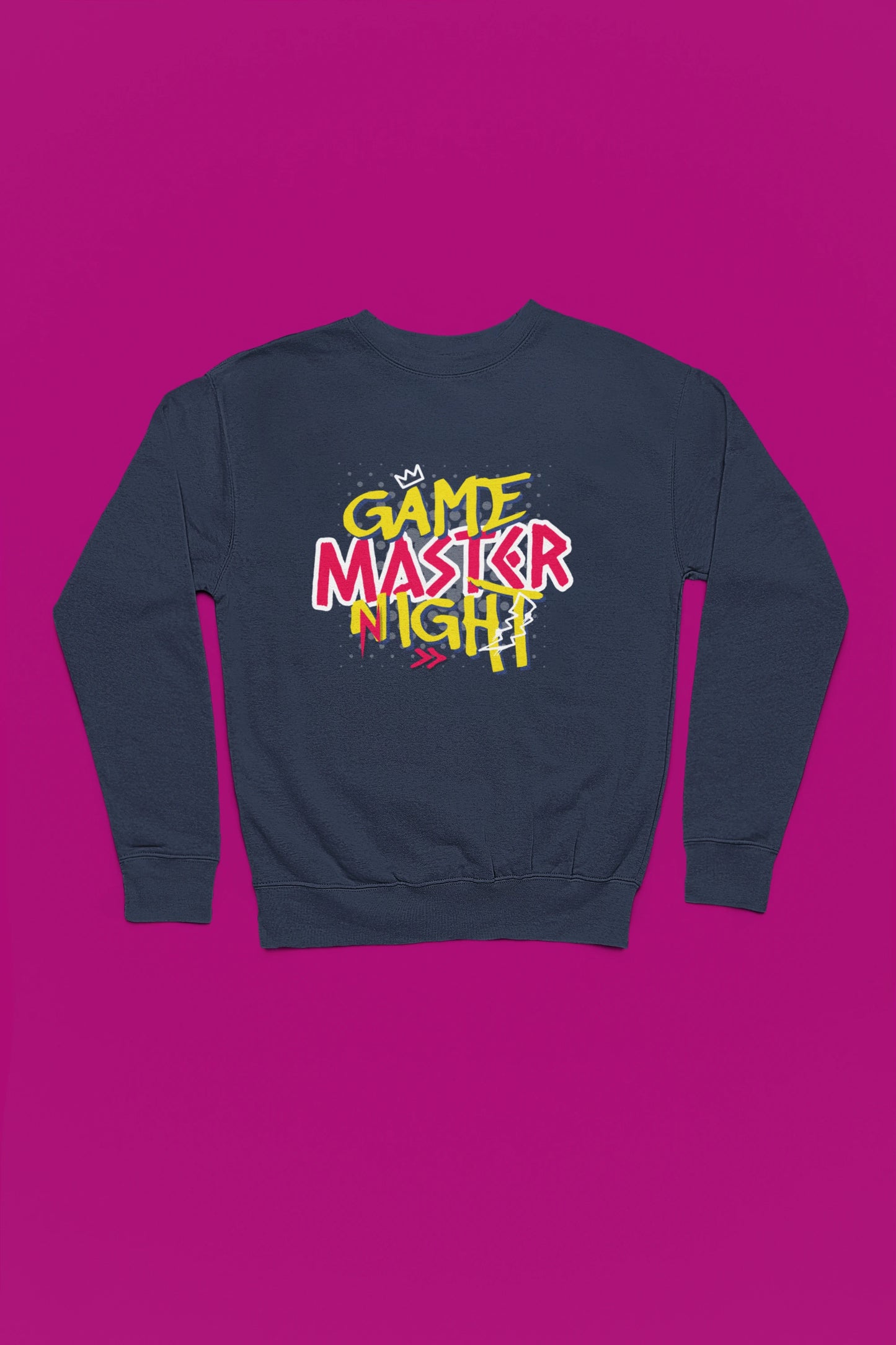Game Master Night | Bunter Retro-Graffiti Pullover fuer Gamer – marine Pullover als Flatlay-Mockup, hochwertiges Nerd- & Gaming-Design Produktfoto.