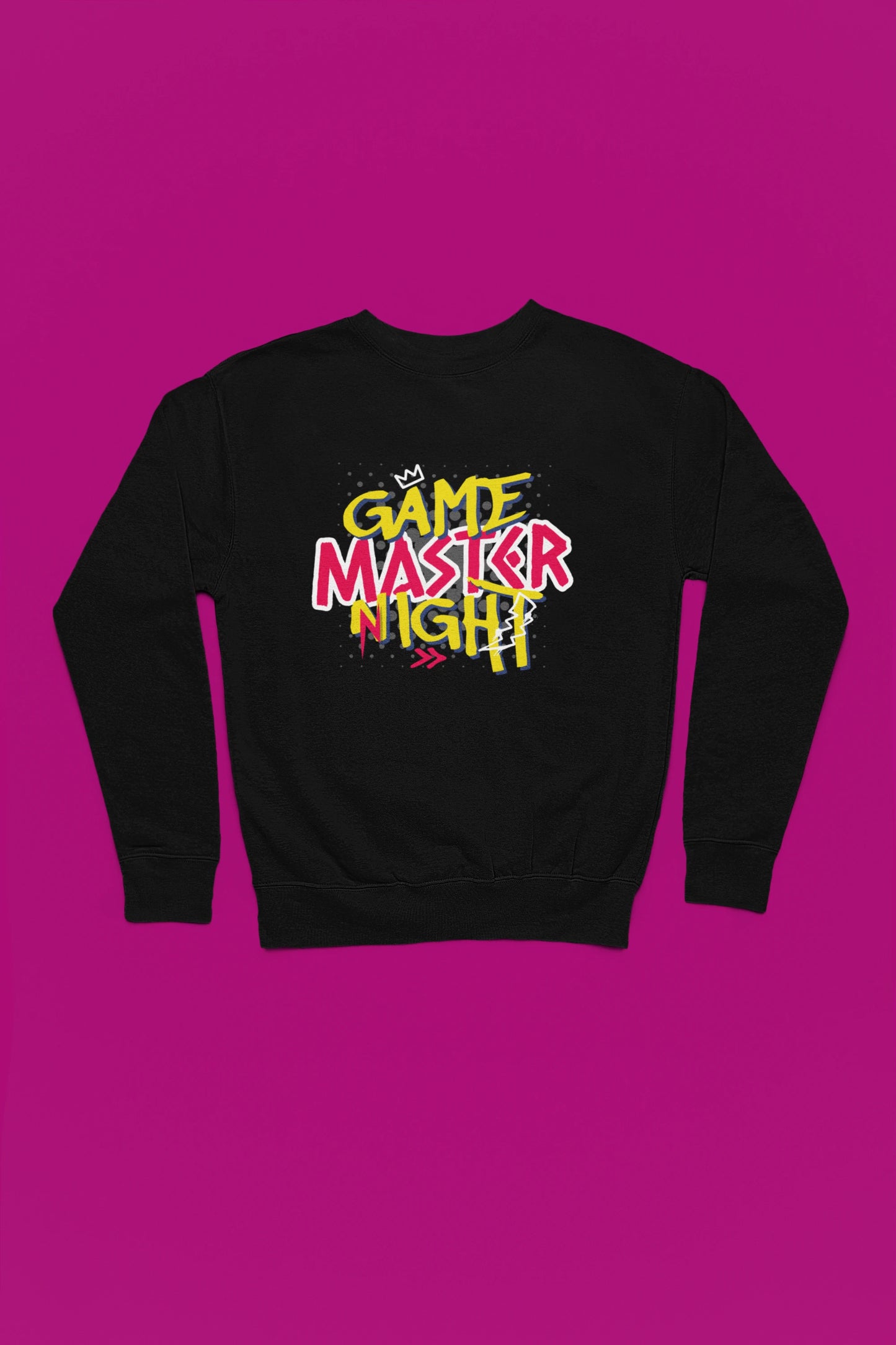 Game Master Night | Bunter Retro-Graffiti Pullover fuer Gamer – schwarz Pullover als Flatlay-Mockup, hochwertiges Nerd- & Gaming-Design Produktfoto.