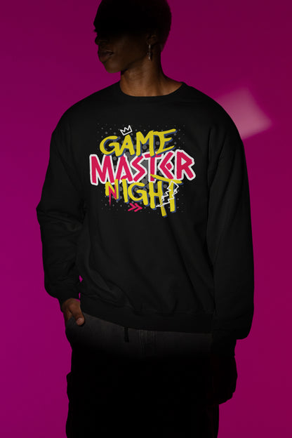 Game Master Night | Bunter Retro-Graffiti Pullover fuer Gamer – schwarz Pullover als Maennliches Model-Mockup, hochwertiges Nerd- & Gaming-Design Produktfoto.