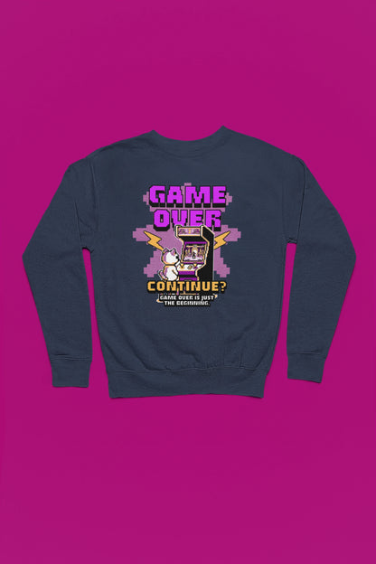 Game Over – Continue? | Retro Arcade Pullover fuer Gamer – marine Pullover als Flatlay-Mockup, hochwertiges Nerd- & Gaming-Design Produktfoto.