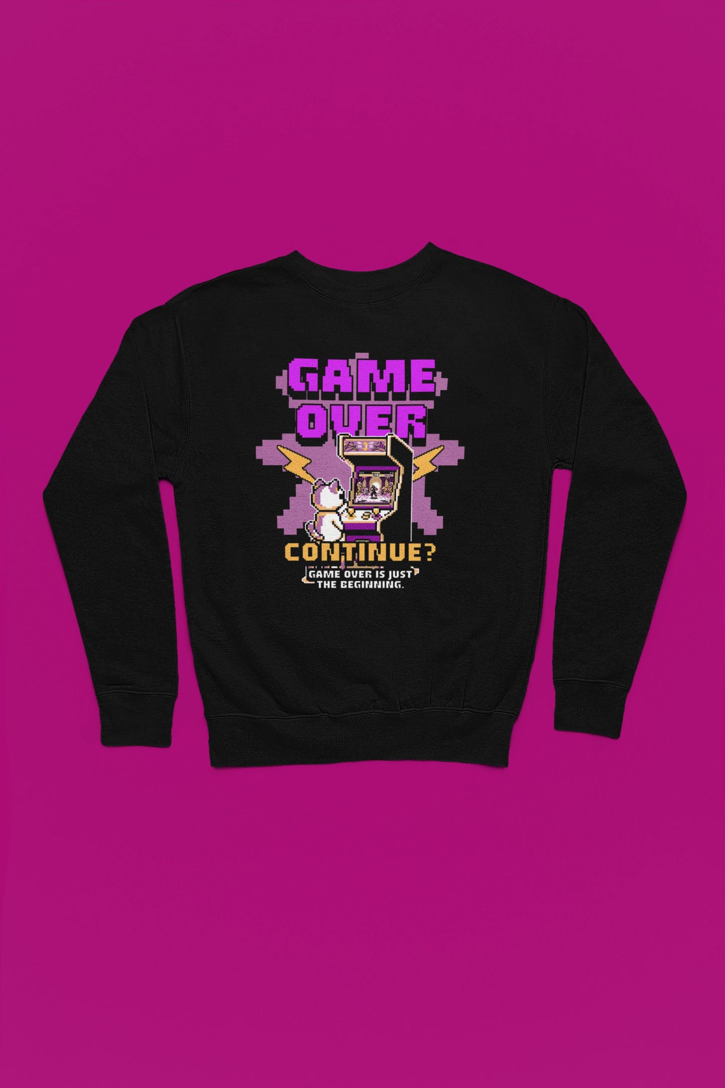 Game Over – Continue? | Retro Arcade Pullover fuer Gamer – schwarz Pullover als Flatlay-Mockup, hochwertiges Nerd- & Gaming-Design Produktfoto.
