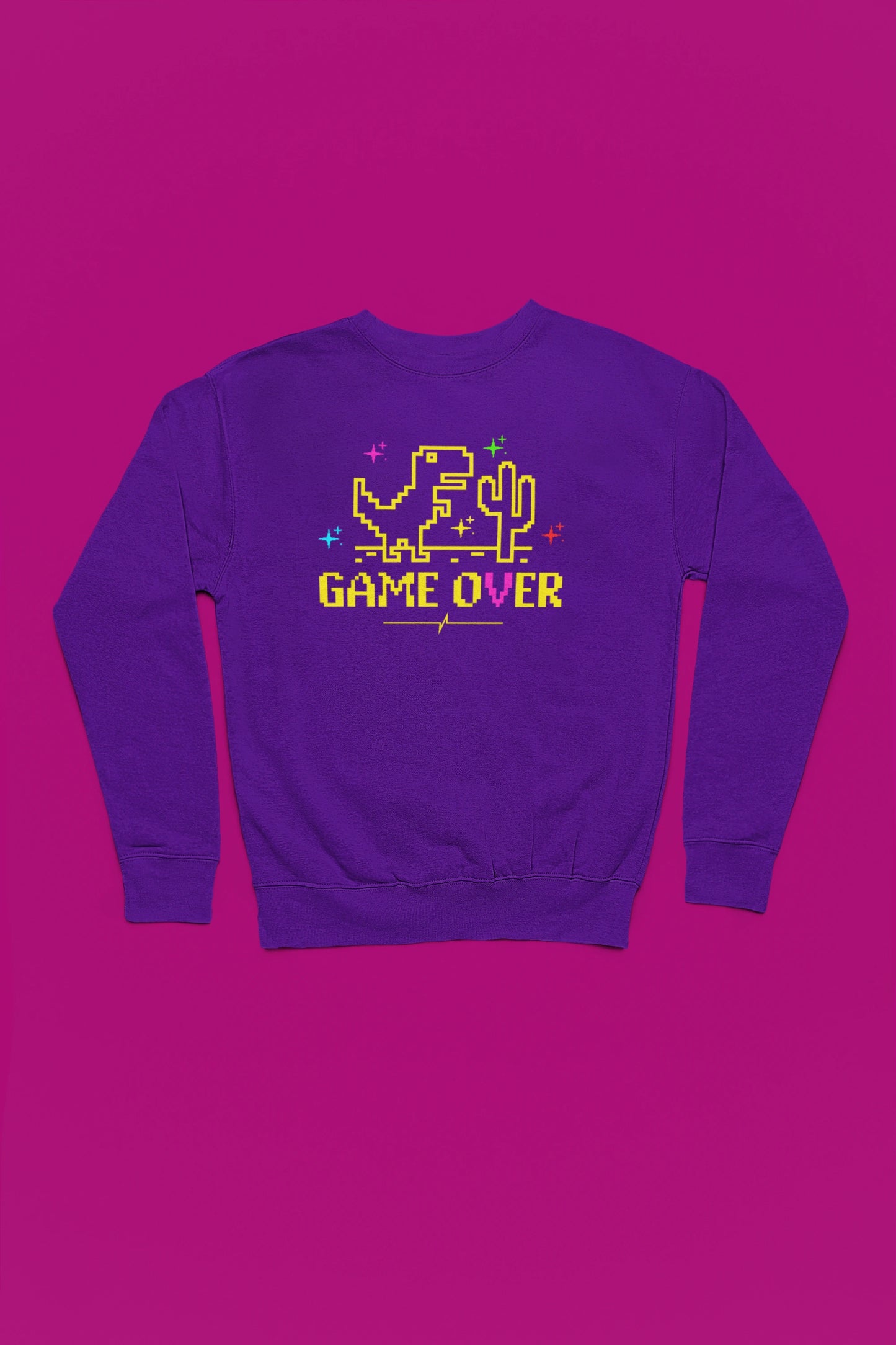 Game Over Dino | Pixel Retro Pullover – lila Pullover als Flatlay-Mockup, hochwertiges Nerd- & Gaming-Design Produktfoto.