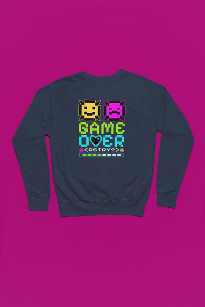 Game Over Emoji Pullover – Buntes Retro Pixel Design fuer Gamer – marine Pullover als Flatlay-Mockup, hochwertiges Nerd- & Gaming-Design Produktfoto.