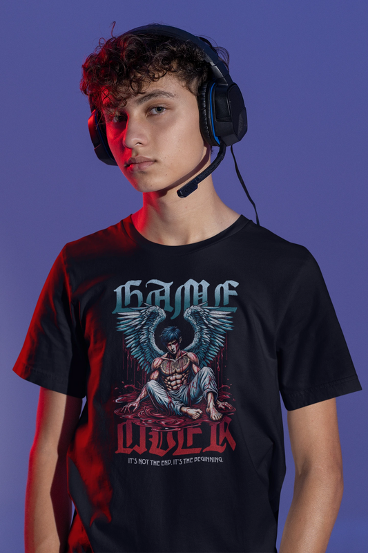 Game Over – Fallen Angel Edition | Dark Gamer T-Shirt – schwarz T-Shirt als maennlich-Mockup, modernes Gaming-Design und hochwertiges Produktfoto.