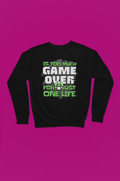 Game Over Mushroom | Retro Gamer Pullover im Pixel-Style – schwarz Pullover als Flatlay-Mockup, hochwertiges Nerd- & Gaming-Design Produktfoto.