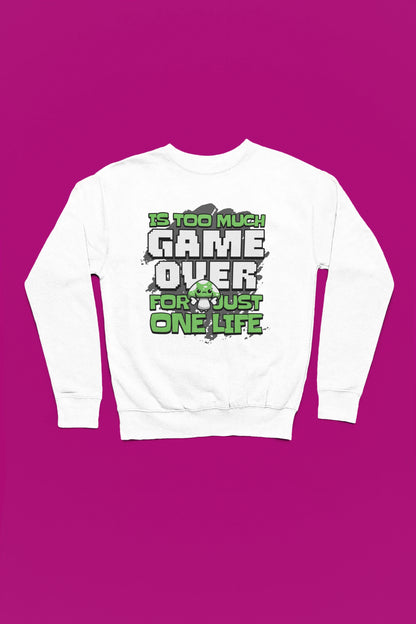 Game Over Mushroom | Retro Gamer Pullover im Pixel-Style – weiss Pullover als Flatlay-Mockup, hochwertiges Nerd- & Gaming-Design Produktfoto.