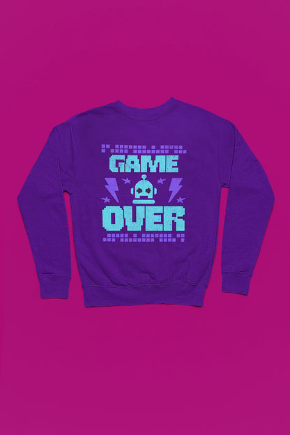 Game Over Robot | Retro-Pixel Pullover fuer Gamer – lila Pullover als Flatlay-Mockup, hochwertiges Nerd- & Gaming-Design Produktfoto.