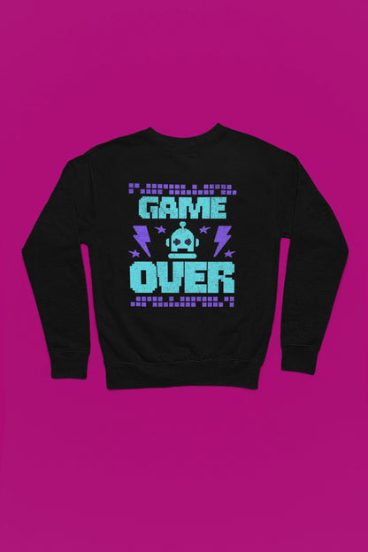 Game Over Robot | Retro-Pixel Pullover fuer Gamer – schwarz Pullover als Flatlay-Mockup, hochwertiges Nerd- & Gaming-Design Produktfoto.