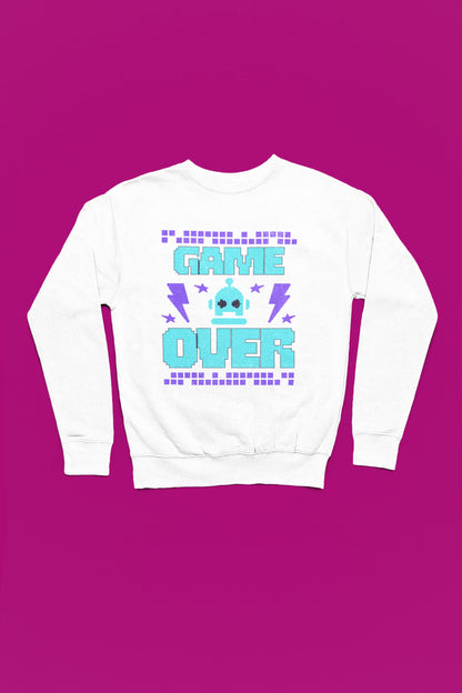 Game Over Robot | Retro-Pixel Pullover fuer Gamer – weiss Pullover als Flatlay-Mockup, hochwertiges Nerd- & Gaming-Design Produktfoto.