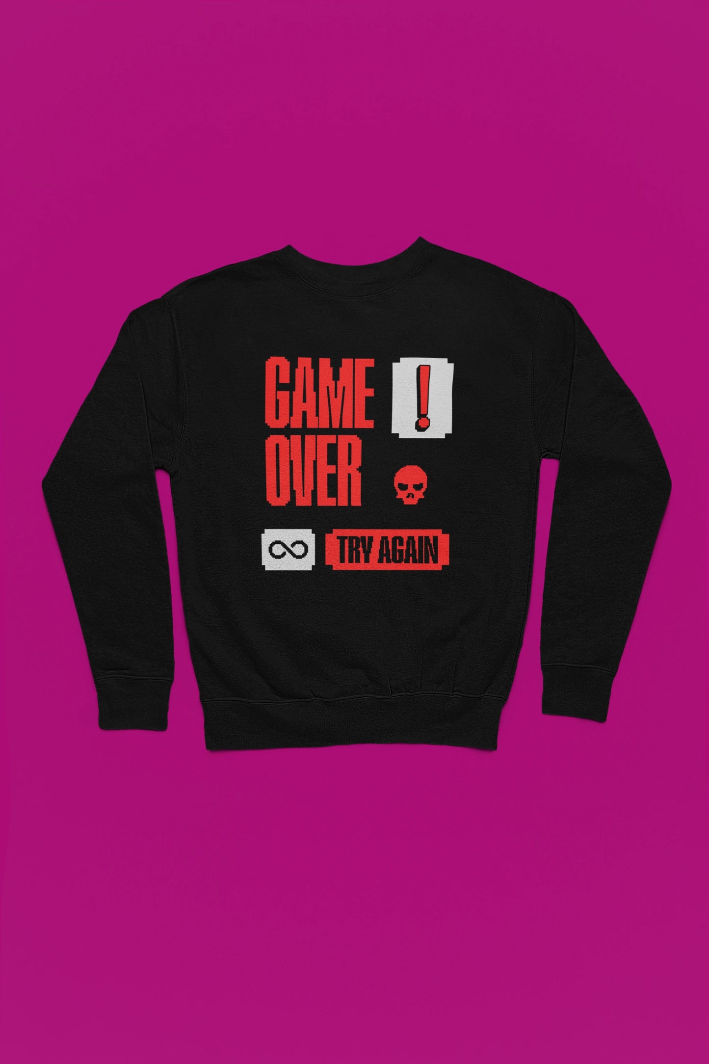 Game Over – Try Again | Retro Pixel Pullover – schwarz Pullover als Flatlay-Mockup, hochwertiges Nerd- & Gaming-Design Produktfoto.