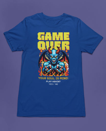 Game Over – Your Soul Is Mine! Retro Pixel Demon T-Shirt für Gamer – blau T-Shirt als flatlay-Mockup, modernes Gaming-Design und hochwertiges Produktfoto.