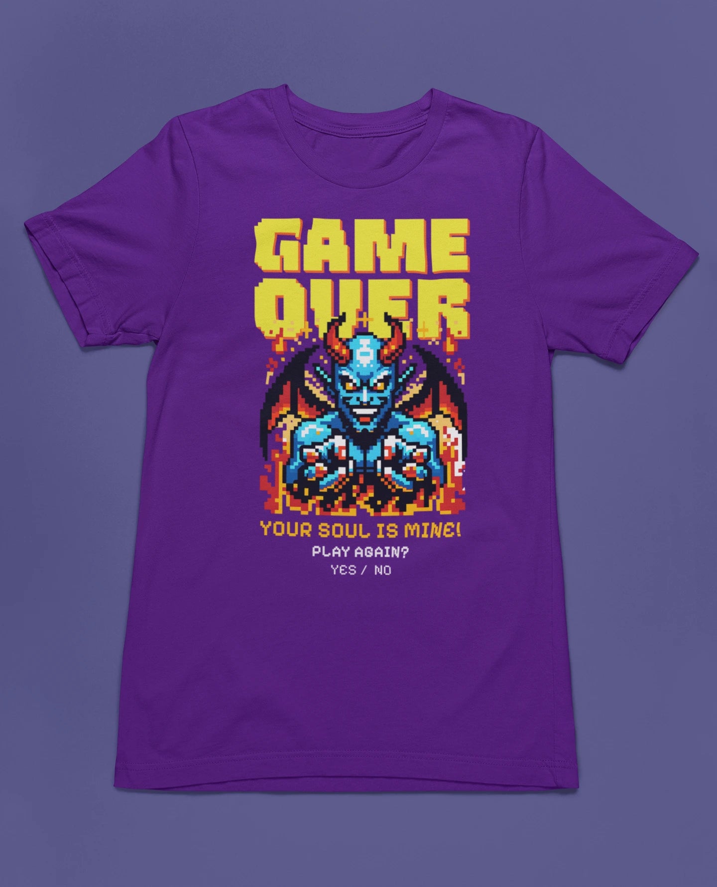 Game Over – Your Soul Is Mine! Retro Pixel Demon T-Shirt für Gamer – lila T-Shirt als flatlay-Mockup, modernes Gaming-Design und hochwertiges Produktfoto.