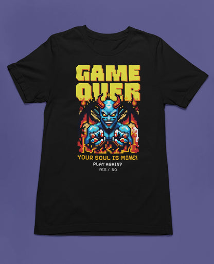 Game Over – Your Soul Is Mine! Retro Pixel Demon T-Shirt für Gamer – schwarz T-Shirt als flatlay-Mockup, modernes Gaming-Design und hochwertiges Produktfoto.