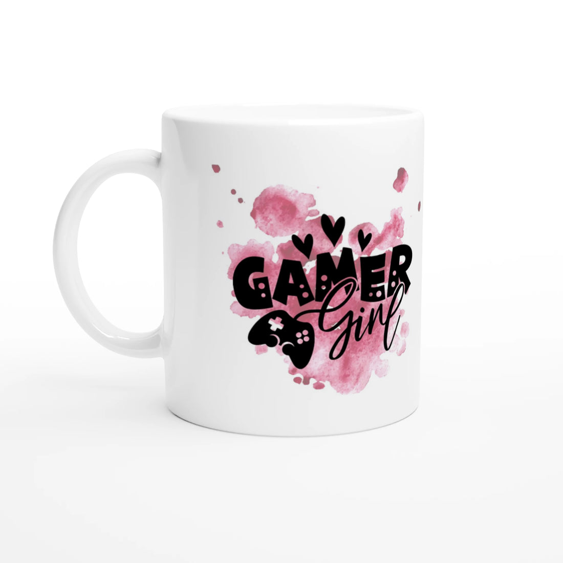 Gamer Girl – Keramiktasse für Queens Tasse frontansicht – hochwertiges Nerdrovert Mockup mit Gaming Motiv