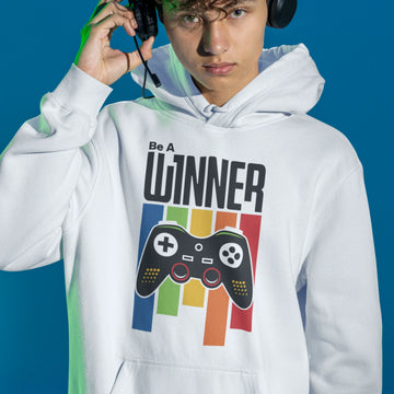 Gamer Hoodie - Be A Winner weiss – Gaming Hoodie getragen von maennlichem Model mit Be A Winner Print