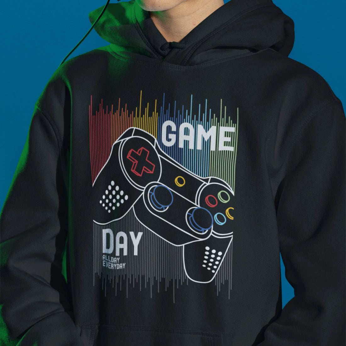 Gamer Hoodie - Game Day All Day schwarz – Gaming Hoodie getragen von maennlichem Model mit Game Day All Day Print