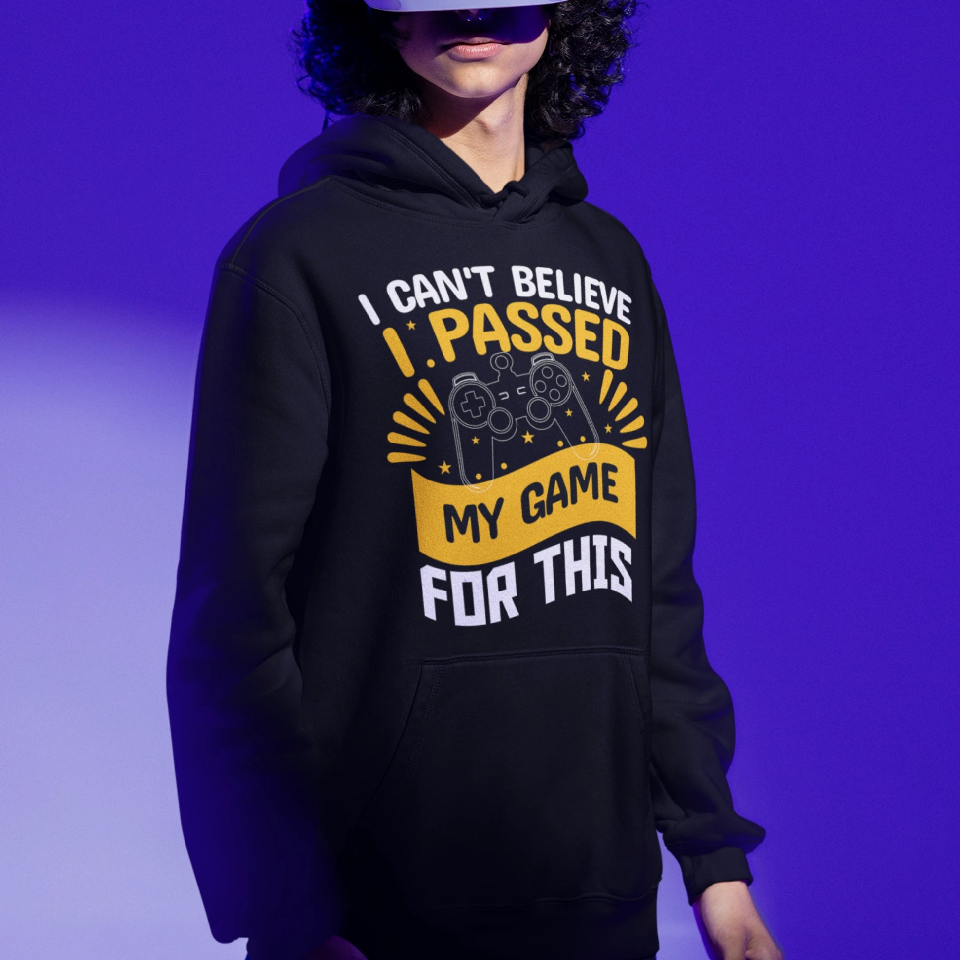 Gamer Hoodie - I Passed My Game For This schwarz – Gaming Hoodie getragen von maennlichem Model mit I Passed My Game For This Print