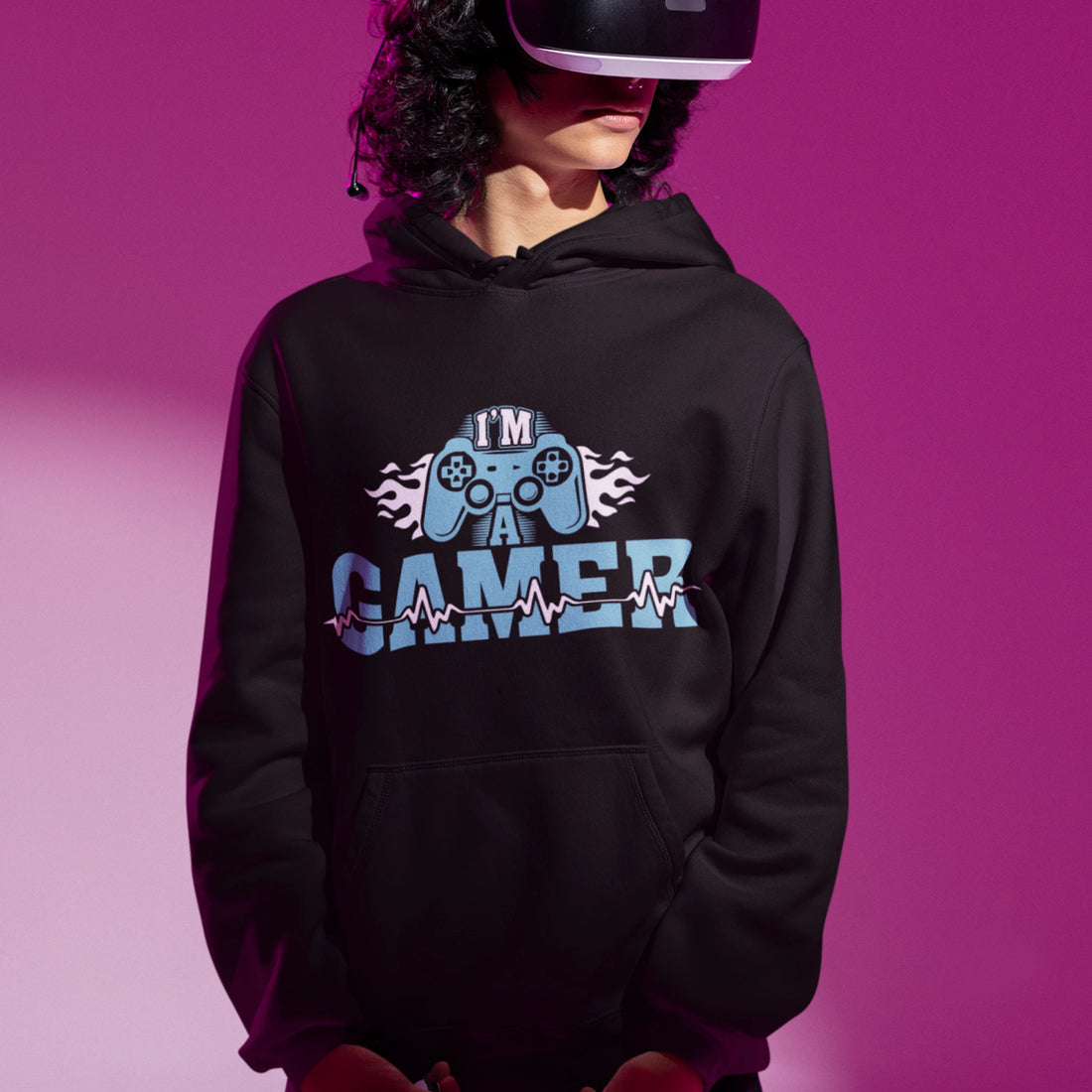 Gamer Hoodie - I´m a Gamer schwarz – Gaming Hoodie getragen von maennlichem Model mit I´m a Gamer Print