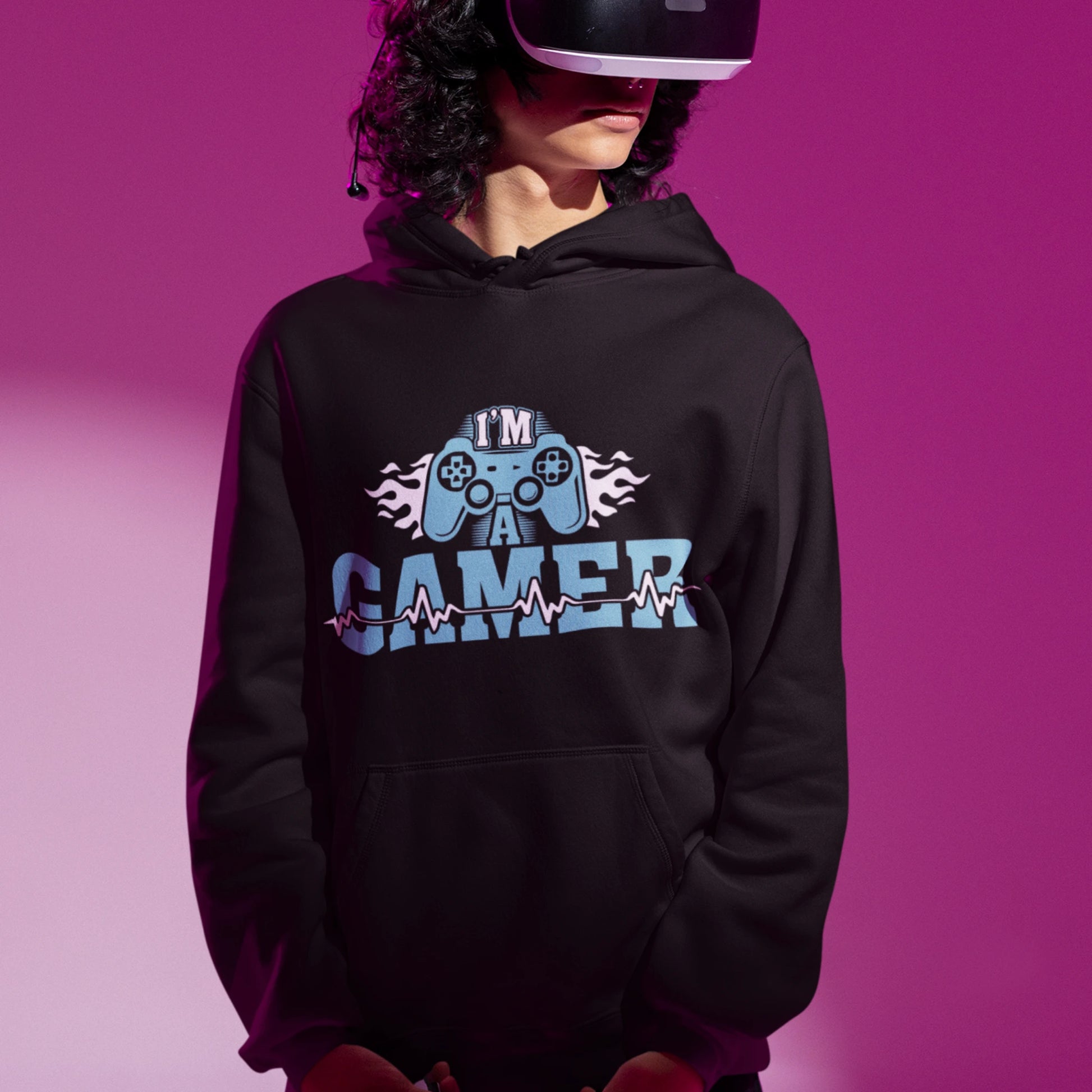 Gamer Hoodie - I´m a Gamer schwarz – Gaming Hoodie getragen von maennlichem Model mit I´m a Gamer Print